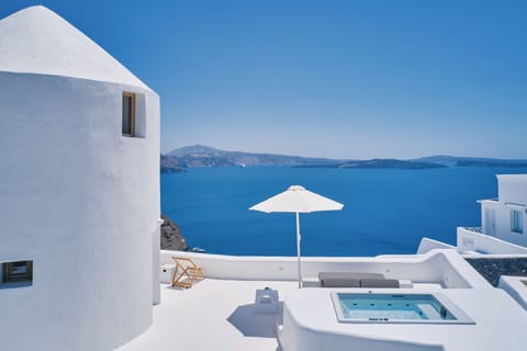 House | Outdoor spa tub