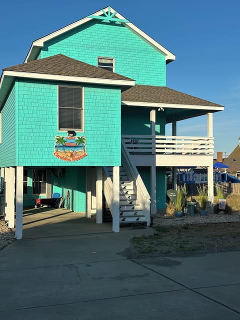 Carolina Hooked-Sleeps 16, 5 Bedroom 4 Bath Oceanside Vacation property