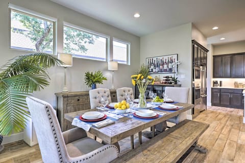 Living Room | 6-Person Dining Table