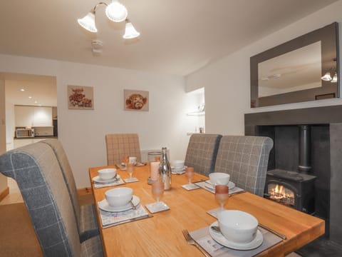 Cottage | Private kitchen | Fridge, dishwasher, electric kettle, toaster