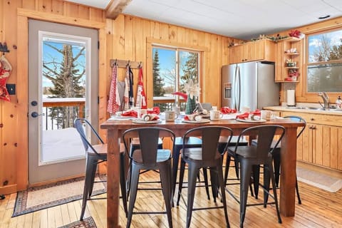 Cozy Kitchen Seats Eight.