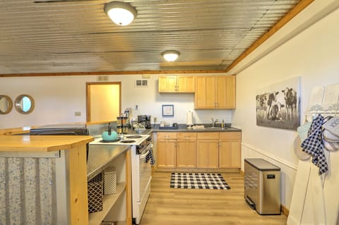 Beautifully appointed kitchen.  Everything you need to make a yummy breakfast!