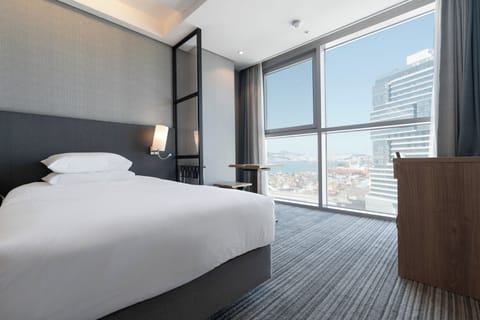 Business Twin Room, Harbor View - If parking is full, please follow hotel staff guidance | In-room safe, individually decorated, individually furnished, desk