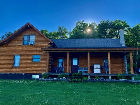 Enjoy watching golfers from 2 decks