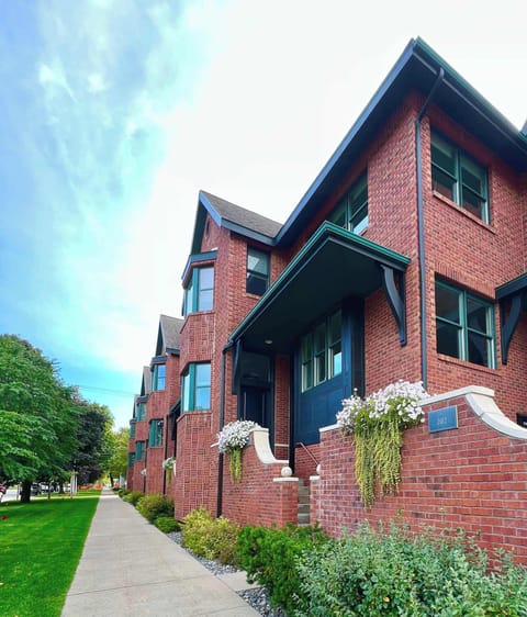 Brownstone on Boardman Ave