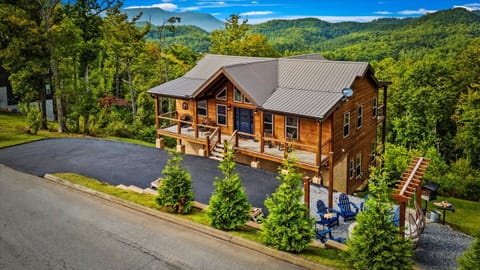 Bright Sky Lodge - within 5 miles of Pigeon Forge Parkway. Features three king suites, mountain views, chef's kitchen, hot tub, game room, bunk beds, and fire pit. Fun for the whole family!