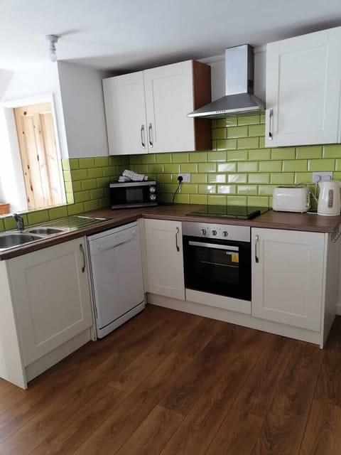 Apartment | Private kitchen | Fridge, microwave, oven, stovetop