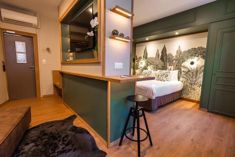 La Suite | Premium bedding, individually decorated, individually furnished, desk