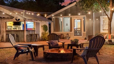 Outdoor sitting night