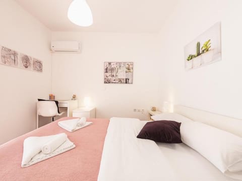 Apartment, 2 Bedrooms, Balcony, Ocean View | 2 bedrooms, iron/ironing board, travel crib, bed sheets