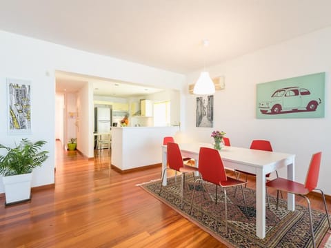 Apartment, 2 Bedrooms, Balcony, Ocean View | Dining room