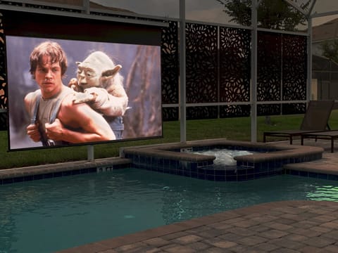 Welcome To Castle Getaways-Lancaster! Enjoy Your Favorite Movies Or Television At Night Poolside!