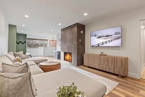 Prospector Lodge 536: Large living room