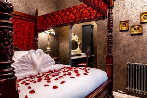 One Bedroom Suite | Individually decorated, iron/ironing board, free WiFi, bed sheets