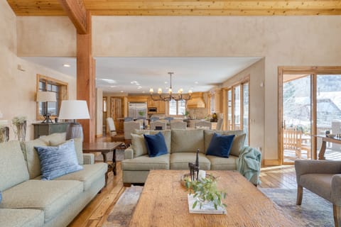 Open floor plan between the living area, dining area, and kitchen.