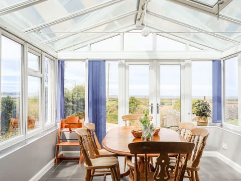 Cottage | Dining