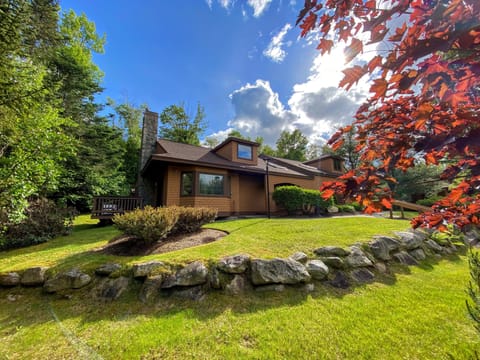 Located in the slopeside Forest Cottage area of Bretton Woods, this beautifully renovated end-unit offers privacy, style, and easy access to the ski trails just steps from the back door!
