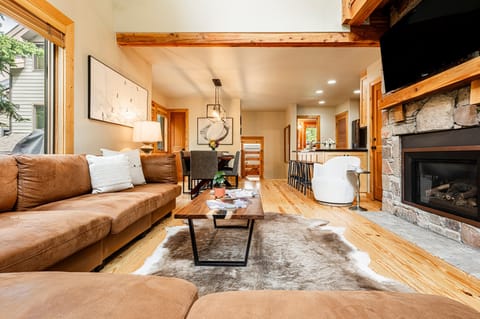 Living room with 55" Smart TV and a leather sectional sofa