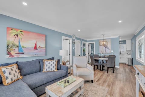 Condo, 2 Bedrooms | Living area