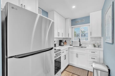 Condo, 2 Bedrooms | Private kitchen | Coffee/tea maker