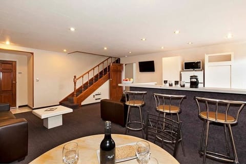 Basic Apartment, 3 Bedrooms, Kitchen, Ground Floor | Iron/ironing board, WiFi (free), bed sheets
