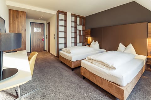 Double Room | In-room safe, desk, free WiFi, bed sheets