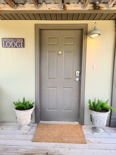 Welcome! We will give you your access code 24 hours prior to check-in