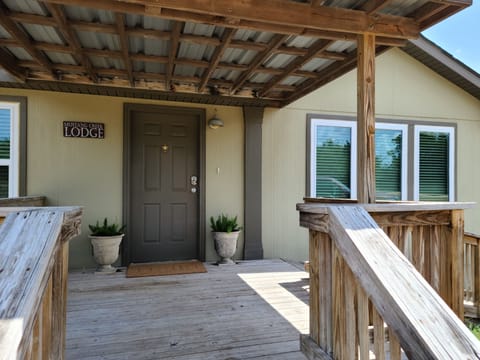 Access ramp and stairs are both available in front entrance