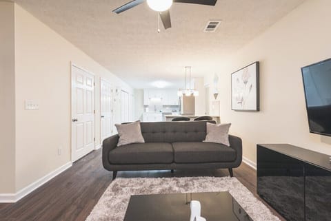 "Sara's place was great and was very accommodating with all late minute bookings"