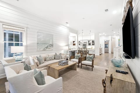 Array_146SilverLaurelWay-13