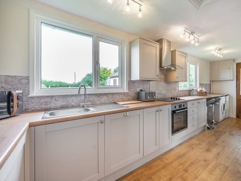 Kitchen | Meadowcroft, Hundred House, near Llandrindod Wells
