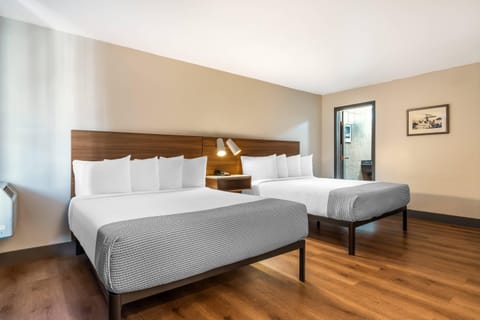 Pillowtop beds, desk, laptop workspace, blackout drapes