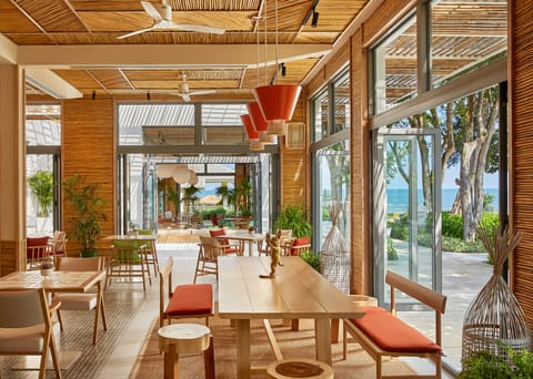 3 restaurants; breakfast, lunch, and dinner served