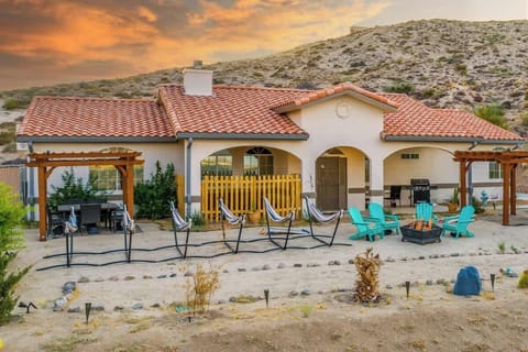 Relax, unwind and enjoy the beautiful Yucca Valley weather!