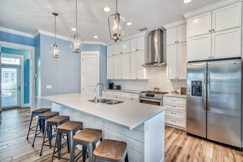 6 Bar Stools for Extra Seating Options