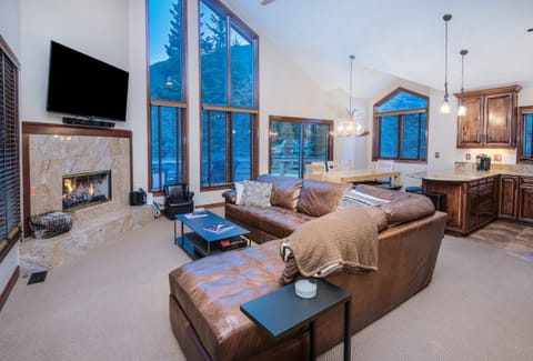 House, 4 Bedrooms | Living area | Smart TV