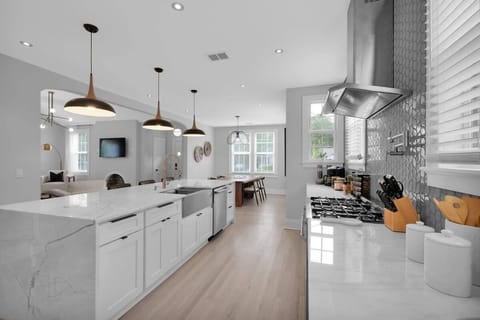 Fully-equipped chef's kitchen for a a home-cooked meal