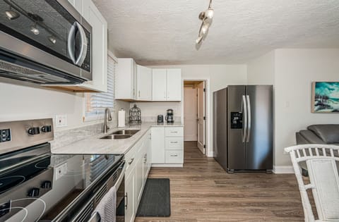19-web-or-mls-Unit20120Kitchen201