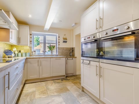 Kitchen | The Woodlands Farmhouse, Willington, Malpas