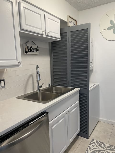 Kitchen with Washer/Dryer