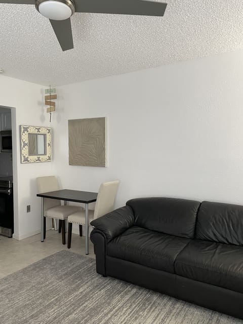 Living Room/Dining Area