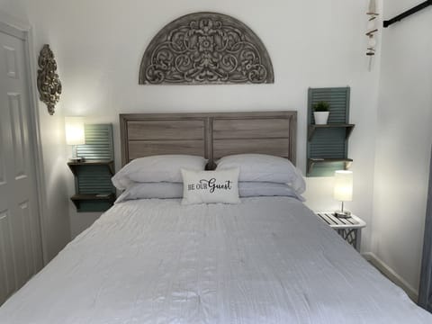 Bedroom with Queen bed