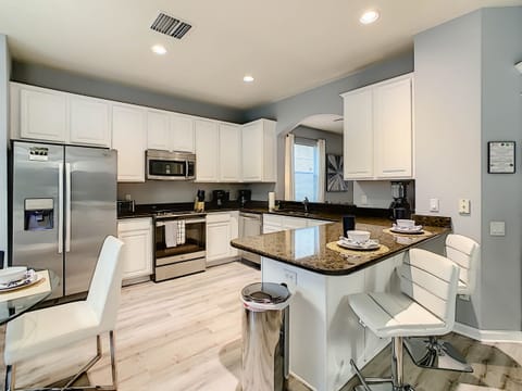 Breakfast Bar And Kitchen