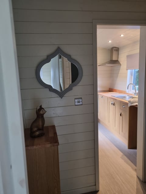 Chalet | Bathroom | Shower, free toiletries