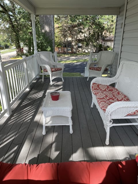Front porch - plenty of shade and light breeze + ceiling fan
