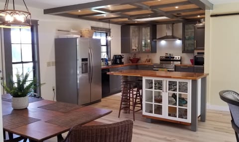 Note that cute little star light over the sink, I admit, I'm loving it!