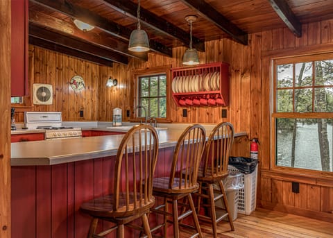 Enjoy a delicious breakfast or entertain w/ friends