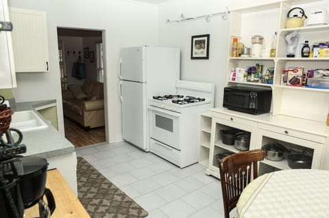 Too Qute cottage style kitchen with the basic necessities for preparing a meal