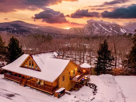 Rediker Retreat- Authentic Riverfront Luxury Log Home (1425)
