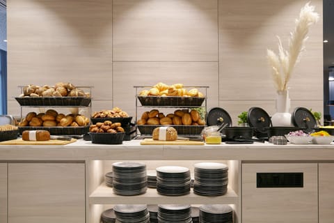 Daily buffet breakfast for a fee